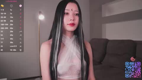 Snapshot of miagloww chatting on October 28, 8:20 am Mia online show from October 28, 8:20 am