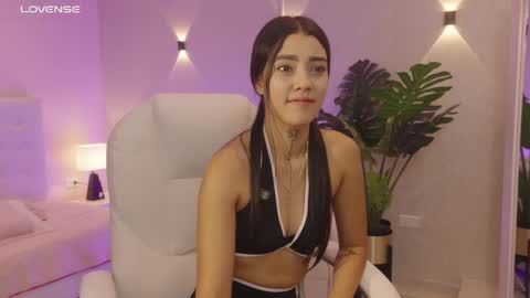 Snapshot of miagomez1 chatting on October 30, 2:51 pm Mia Gomez online show from October 30, 2:51 pm