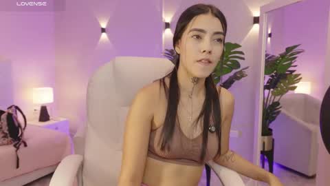 Snapshot of miagomez1 chatting on October 24, 2:46 pm Mia Gomez online show from October 24, 2:46 pm