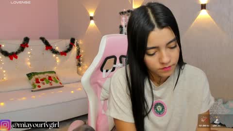 Mia Gomez online show from December 6, 12:27 pm
