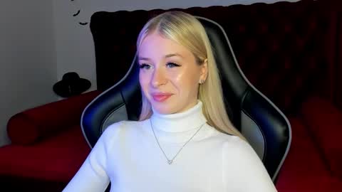 Mia online show from November 12, 6:28 pm