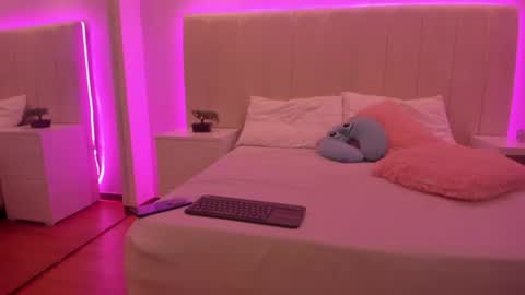 Mia online show from July 14, 12:32 pm