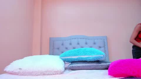 Miah  online show from February 12, 7:02 pm
