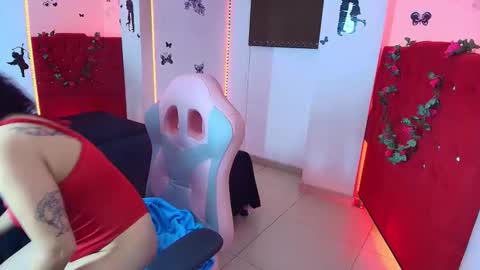 Snapshot of miahernadez303av chatting on September 18, 4:11 am MIA VELEZ online show from September 18, 4:11 am