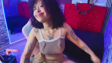 Snapshot of miahernadez303av chatting on October 29, 7:23 am MIA VELEZ online show from October 29, 7:23 am