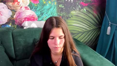 Mia online show from September 18, 2:15 pm