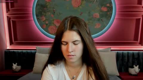 Mia online show from September 14, 6:33 am