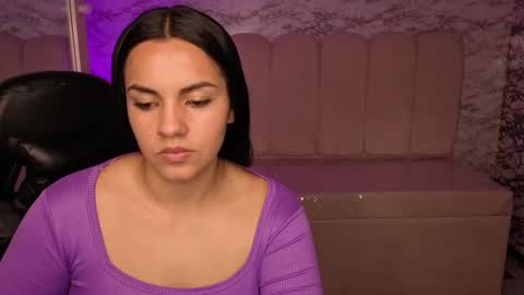 Snapshot of mialover_v chatting on October 3, 8:47 pm Hi Stream 1500 to 2100 online show from October 3, 8:47 pm