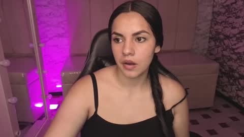 Snapshot of mialover_v chatting on September 23, 8:18 pm Hi Stream 1500 to 2100 online show from September 23, 8:18 pm