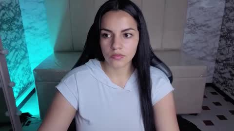 Snapshot of mialover_v chatting on October 8, 8:35 pm Hi Stream 1500 to 2100 online show from October 8, 8:35 pm