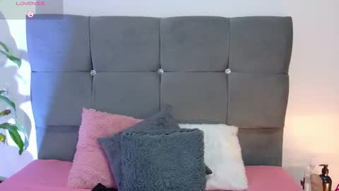 Snapshot of miamackleyn_ chatting on October 18, 3:15 pm MIA online show from October 18, 3:15 pm