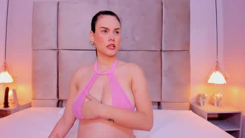 Snapshot of miamiller69 chatting on January 15, 4:15 am Mia  online show from January 15, 4:15 am