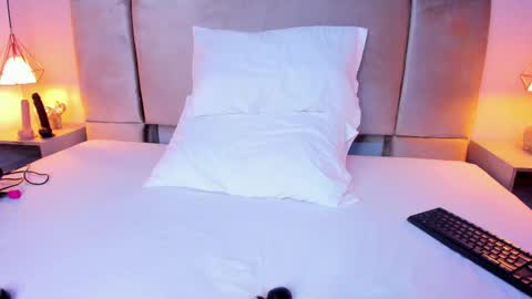 Snapshot of miamiller69 chatting on September 28, 4:52 am Mia  online show from September 28, 4:52 am