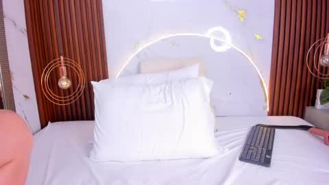 Mia  online show from April 10, 6:41 am