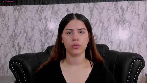 Mia   -5 7001400 Follow  online show from December 28, 12:13 pm