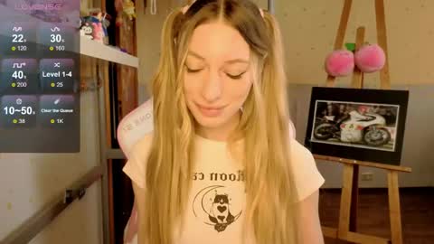 MiaMoon online show from June 4, 1:37 pm