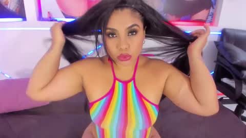 Mia online show from November 14, 11:54 am