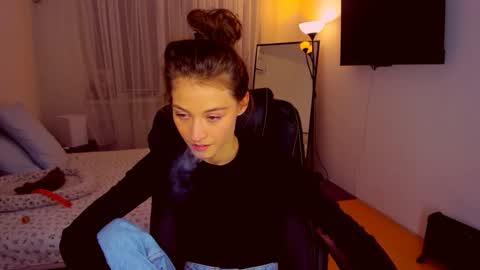 Mia online show from October 17, 8:56 pm