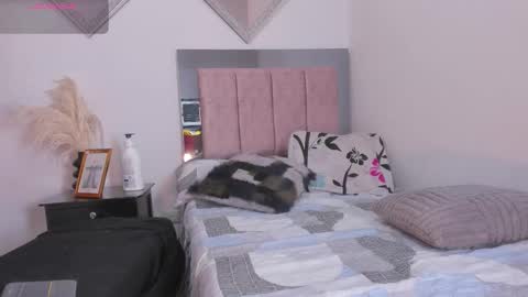 miapearls_ online show from February 26, 7:51 am