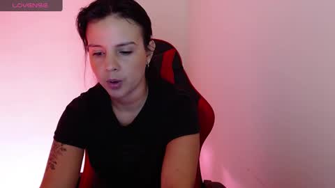 Snapshot of miarobinn_ chatting on October 8, 7:56 am miarobinn_ online show from October 8, 7:56 am