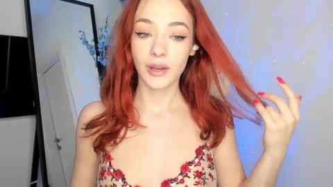Snapshot of miarouge_me chatting on February 2, 3:21 am Mia online show from February 2, 3:21 am
