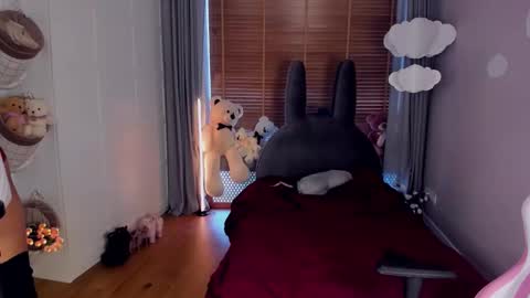 Miayna Silk online show from December 5, 11:11 am