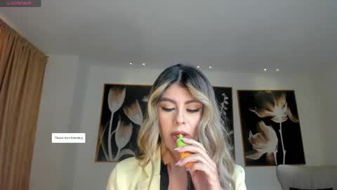 Mia Silva online show from May 1, 11:13 am