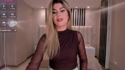 Mia Silva online show from May 7, 11:36 am