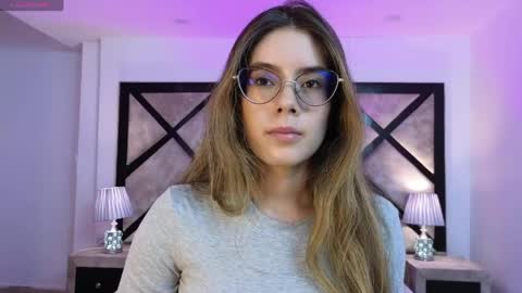 Mia online show from April 7, 7:16 pm