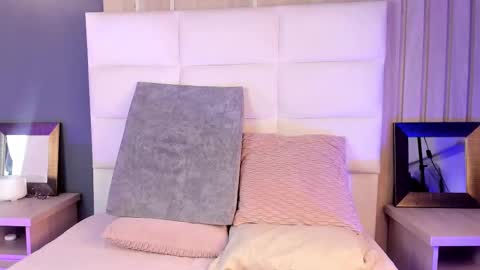 Mia online show from October 9, 10:58 pm