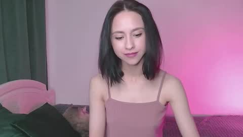 Mia online show from September 23, 8:12 am