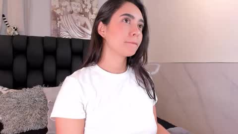 miavelvet1 online show from March 12, 2:36 am