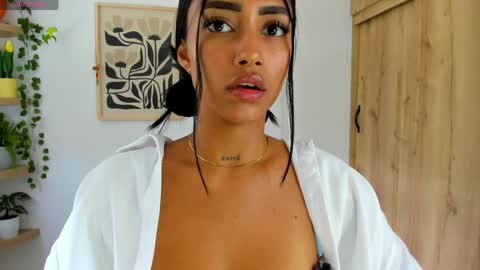 Mia Velvet  online show from April 3, 5:00 pm