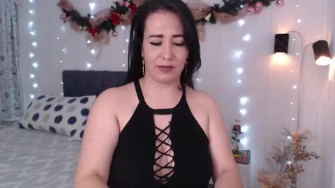 Snapshot of miawilson_1 chatting on December 13, 2:10 am Mia Wilson online show from December 13, 2:10 am
