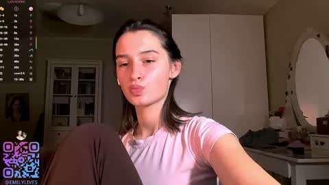 Emily online show from December 5, 3:02 pm