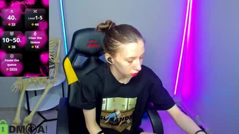 michele_mack online show from December 13, 2:54 am