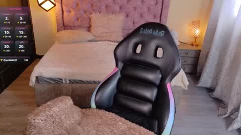 michell_petty01 online show from September 18, 4:05 pm