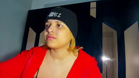 michell_rs online show from October 22, 7:13 am