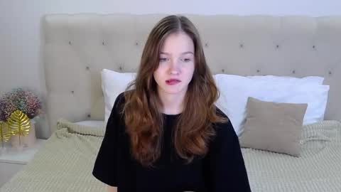 Snapshot of michelle_roux chatting on September 29, 12:43 pm Michelle online show from September 29, 12:43 pm