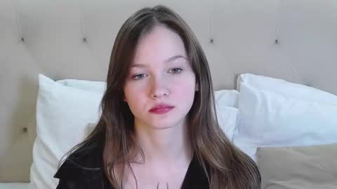 Snapshot of michelle_roux chatting on October 20, 5:38 pm Michelle online show from October 20, 5:38 pm