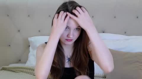 Snapshot of michelle_roux chatting on October 16, 3:36 pm Michelle online show from October 16, 3:36 pm