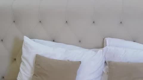 Snapshot of michelle_roux chatting on October 21, 5:39 pm Michelle online show from October 21, 5:39 pm