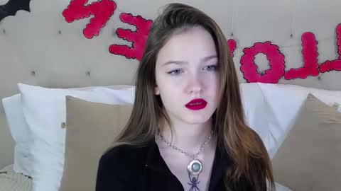 Snapshot of michelle_roux chatting on October 26, 12:44 pm Michelle online show from October 26, 12:44 pm