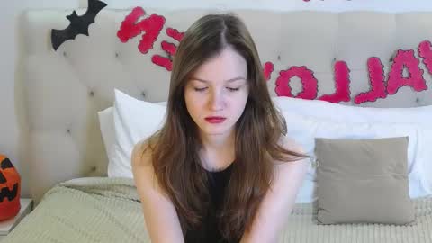 Snapshot of michelle_roux chatting on October 25, 12:24 pm Michelle online show from October 25, 12:24 pm