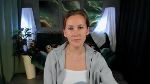 Snapshot of michelleortis chatting on October 27, 2:23 pm MichelleOrtis online show from October 27, 2:23 pm