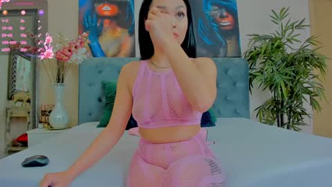 michellereys online show from December 17, 9:49 pm