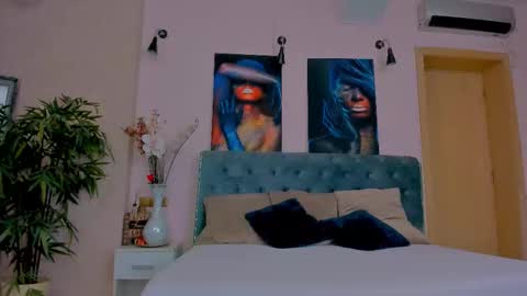 michellereys online show from September 25, 7:45 pm