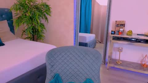 michellereys online show from October 20, 7:28 pm