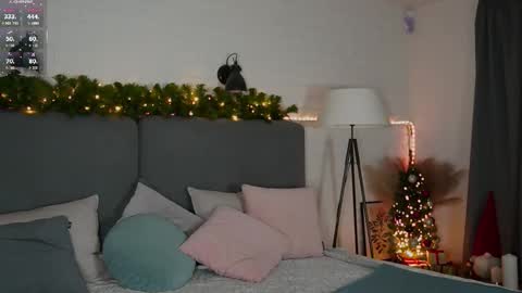 micky___love online show from December 20, 11:20 pm