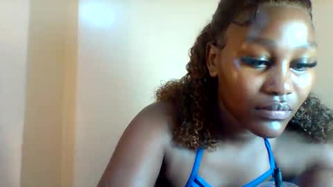 Snapshot of midnightt_tease chatting on October 22, 7:46 am midnightt_tease online show from October 22, 7:46 am